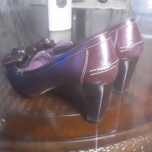 SALE #1: Coach pumps authentic size 8 1/2 with 3" heels - Picture 7 of 7
